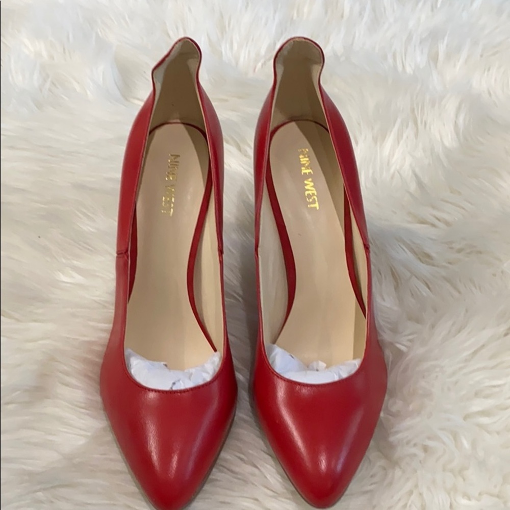 Red pumps